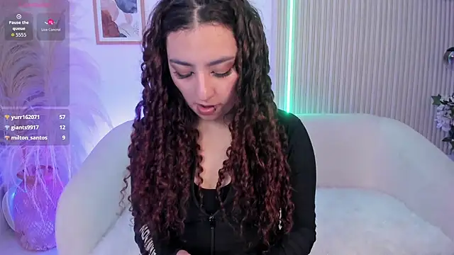 vane vixen online show from November 19, 2025, 1:22 pm