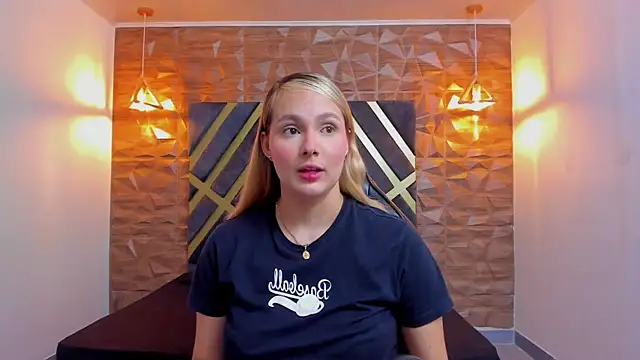 Snapshot of Emmaa_white_ chatting on May 4, 2026, 5:16 pm Emmaa white online show from May 4, 2026, 5:16 pm