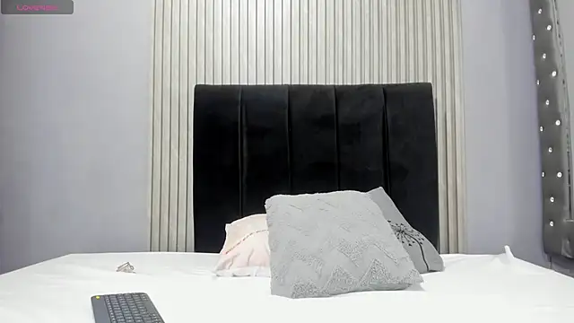 Snapshot of Sex_samantha chatting on April 14, 2026, 3:33 am Sex samantha online show from April 14, 2026, 3:33 am