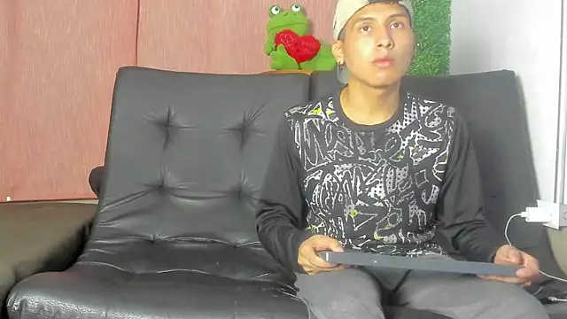 Snapshot of spicy_adonhis chatting on November 23, 2025, 9:19 am spicy adonhis online show from November 23, 2025, 9:19 am