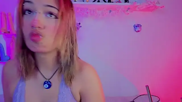 zoelight18 online show from December 3, 2025, 7:13 pm