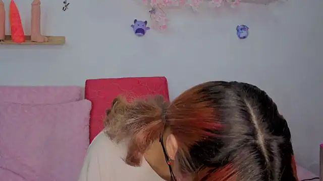 zoelight18 online show from October 26, 2025, 9:20 am