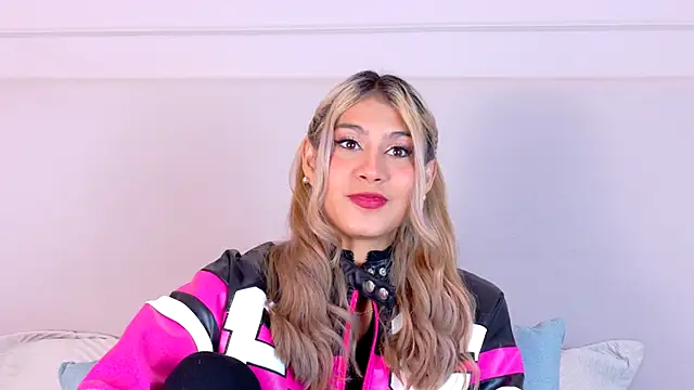 ZoehAngel online show from September 24, 2025, 11:17 am