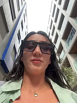 Ninabigtitied online show from November 27, 2025, 1:22 pm