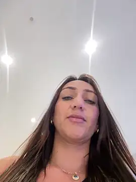 Ninabigtitied online show from December 18, 2025, 4:22 pm