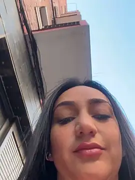 Ninabigtitied online show from September 19, 2025, 9:02 am