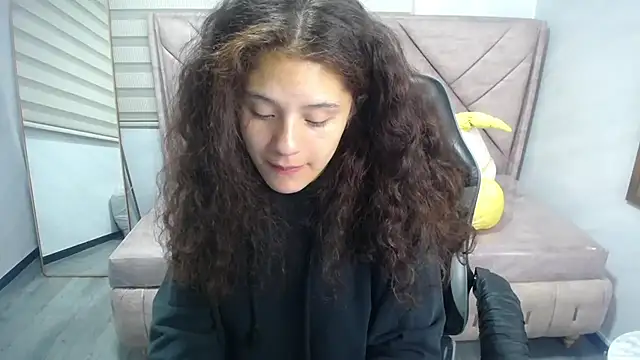 Velvet Moon V online show from September 24, 2025, 1:06 pm