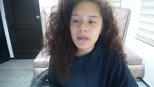 Velvet Moon V online show from October 13, 2025, 1:12 pm