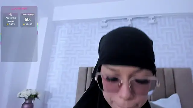 Snapshot of naishaa_ chatting on December 19, 2025, 6:43 pm naishaa online show from December 19, 2025, 6:43 pm