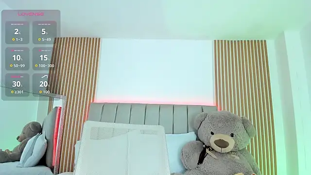 naishaa  online show from October 4, 2025, 6:53 pm