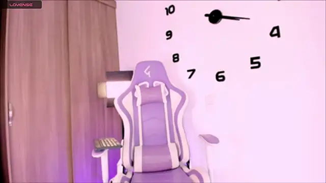  Mia Pink  online show from April 13, 2026, 4:49 am