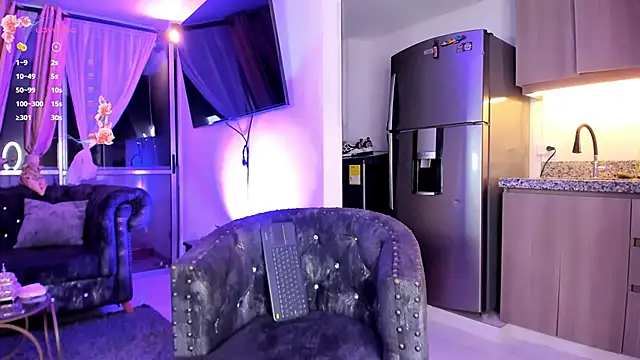  Mia Pink  online show from May 28, 2026, 4:42 am