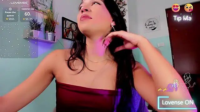 Elsa Pataky online show from October 8, 2025, 2:18 pm