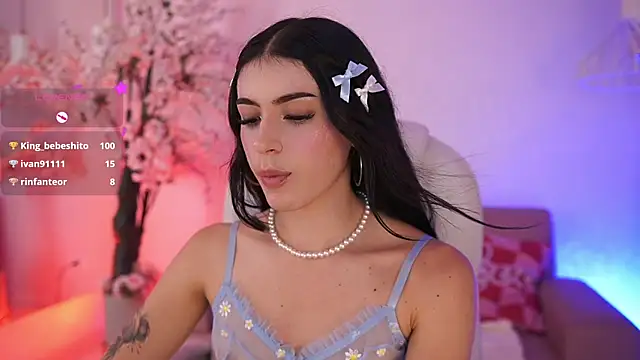 JadeSummerr online show from May 11, 2026, 4:04 pm