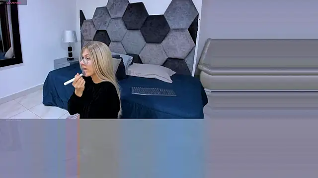 Niko Fox  online show from October 8, 2025, 11:34 am