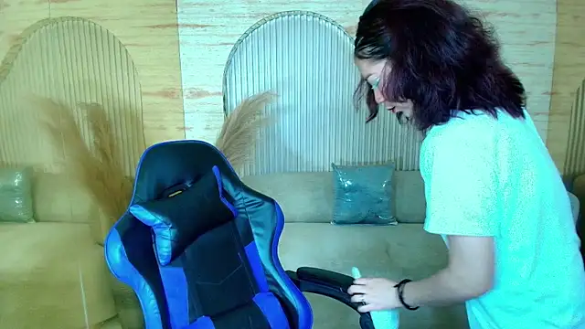 Snapshot of valentina_r_ chatting on October 19, 2025, 3:20 am valentina r online show from October 19, 2025, 3:20 am