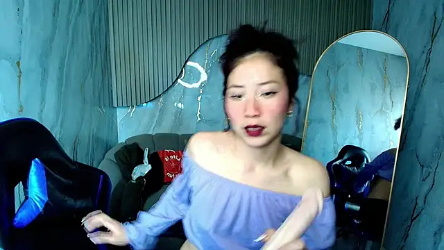 Snapshot of valentina_r_ chatting on November 24, 2025, 3:17 am valentina r online show from November 24, 2025, 3:17 am