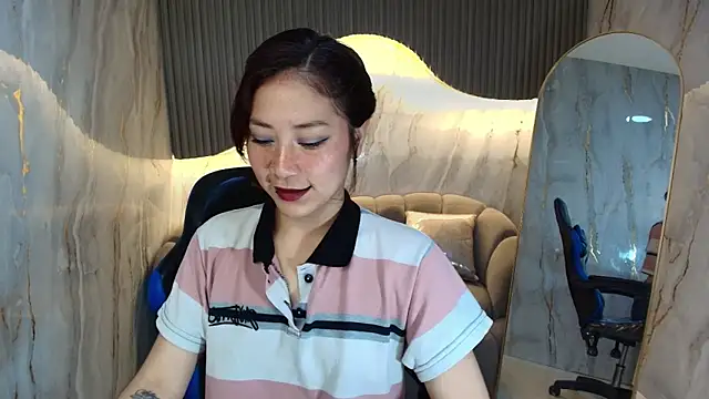 Snapshot of valentina_r_ chatting on November 18, 2025, 3:21 am valentina r online show from November 18, 2025, 3:21 am