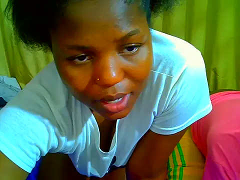 SweetHoney21  online show from May 31, 2026, 6:09 pm