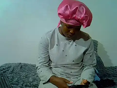 SweetHoney21  online show from May 18, 2026, 10:31 am