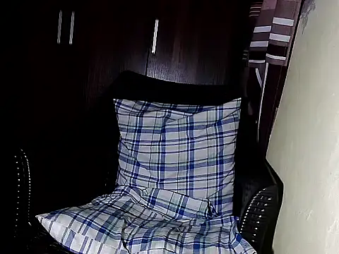 Snapshot of mimi15 chatting on March 15, 2026, 11:01 pm mimi15 online show from March 15, 2026, 11:01 pm