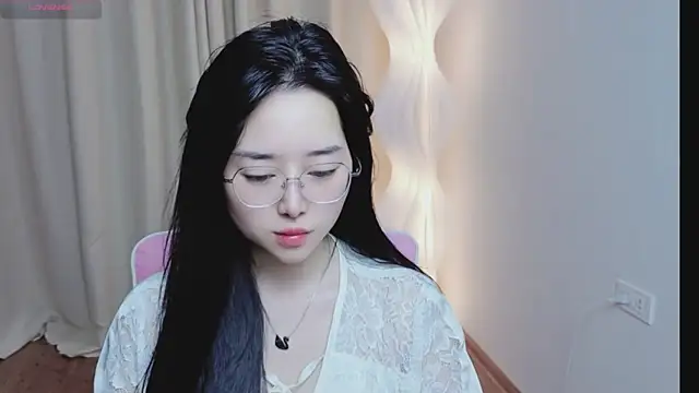 Miu-999 online show from December 17, 2025, 7:13 am