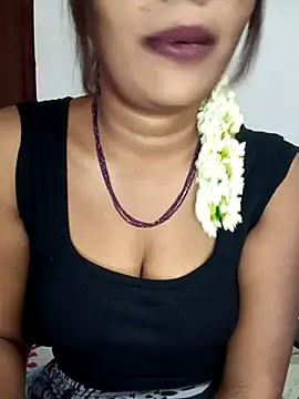 Tamil kavinila online show from February 9, 2026, 8:12 am