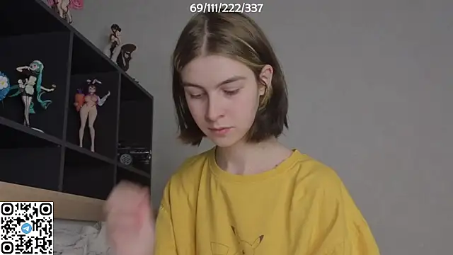 Snapshot of bertamimi chatting on November 9, 2025, 6:23 pm bertamimi online show from November 9, 2025, 6:23 pm