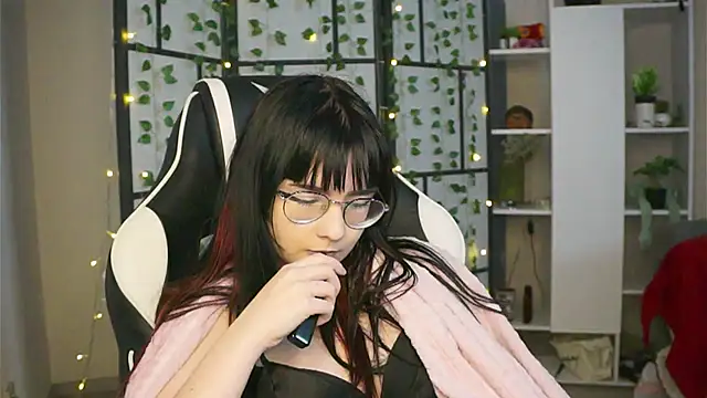 BereniceBattersby online show from September 17, 2025, 8:44 pm