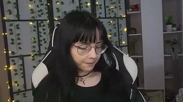 BereniceBattersby online show from September 20, 2025, 8:36 pm