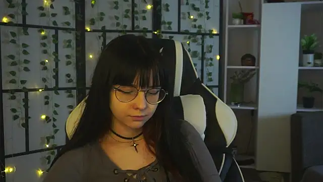 BereniceBattersby online show from October 5, 2025, 8:32 pm