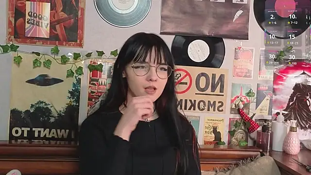 BereniceBattersby online show from November 28, 2025, 11:32 am