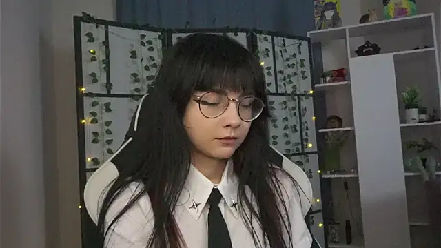 BereniceBattersby online show from September 19, 2025, 8:57 pm