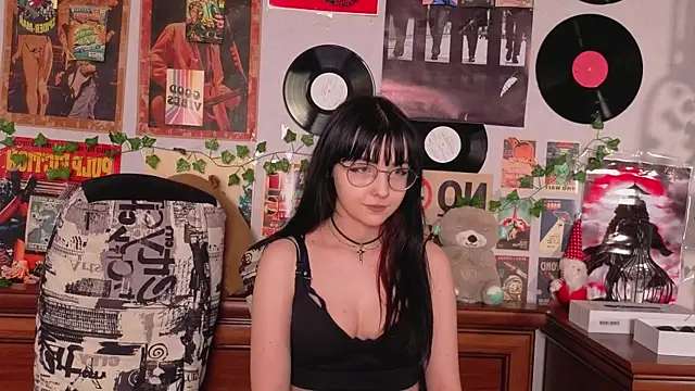 BereniceBattersby online show from November 12, 2025, 2:32 pm