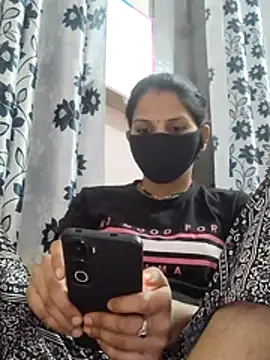 poojam93 online show from February 5, 2026, 3:41 pm