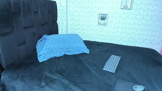 Snapshot of lisa_logan chatting on October 26, 2025, 5:19 am lisa logan online show from October 26, 2025, 5:19 am