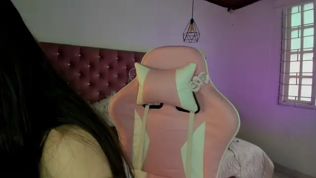 Jade rey  online show from September 12, 2025, 5:35 pm