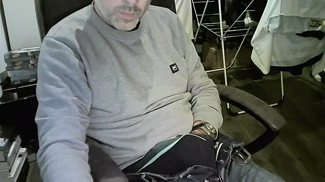 Snapshot of Chrisprngr chatting on November 28, 2025, 3:34 pm Chrisprngr online show from November 28, 2025, 3:34 pm