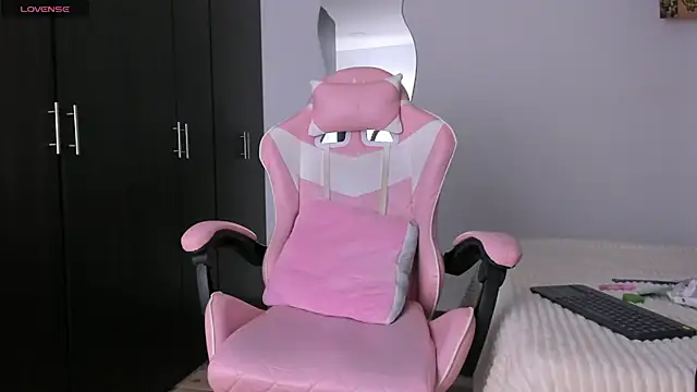 Snapshot of kendal_hot01 chatting on April 7, 2026, 7:04 pm kendal hot01 online show from April 7, 2026, 7:04 pm