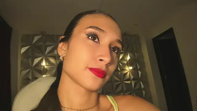 Snapshot of hellen_tease chatting on November 24, 2025, 1:00 pm hellen tease online show from November 24, 2025, 1:00 pm