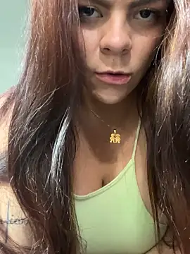 Snapshot of SuzzieSweet chatting on October 21, 2025, 12:21 am SuzzieSweet online show from October 21, 2025, 12:21 am