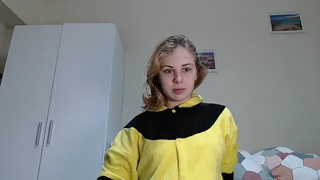 Snapshot of Alismoona chatting on February 25, 2026, 11:43 am Alismoona online show from February 25, 2026, 11:43 am