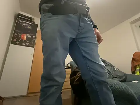 Salon1986 online show from November 30, 2025, 11:27 pm