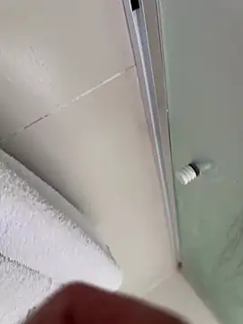 XUCRUTES42 online show from March 4, 2026, 5:21 pm