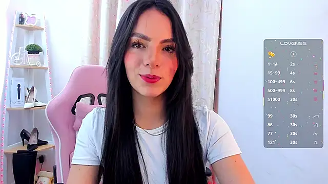 sarah saenz  online show from October 9, 2025, 3:40 am