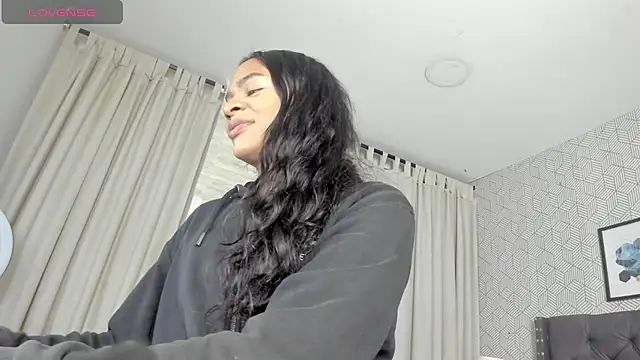 sweet  vanessa1 online show from December 2, 2025, 3:52 am