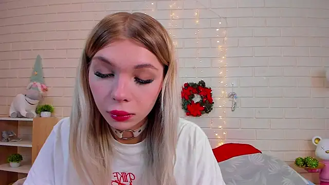 Snapshot of Blondy_Fina chatting on February 7, 2026, 4:42 am Blondy Fina online show from February 7, 2026, 4:42 am