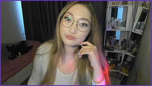 Snapshot of lyra_x chatting on October 27, 2025, 4:57 am lyra x online show from October 27, 2025, 4:57 am