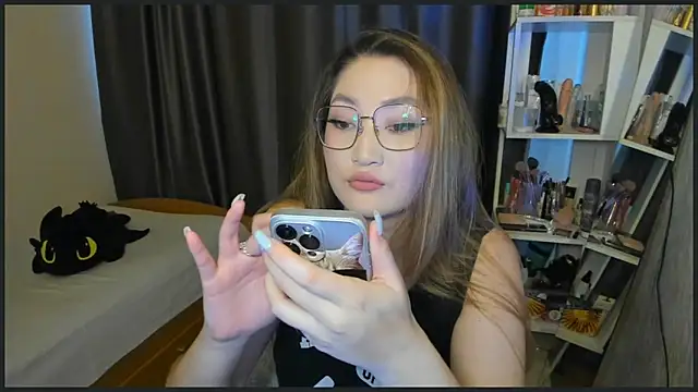 Snapshot of lyra_x chatting on November 11, 2025, 5:46 am lyra x online show from November 11, 2025, 5:46 am