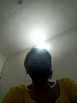 Snapshot of soni_yhakur chatting on April 3, 2026, 10:11 am soni yhakur online show from April 3, 2026, 10:11 am